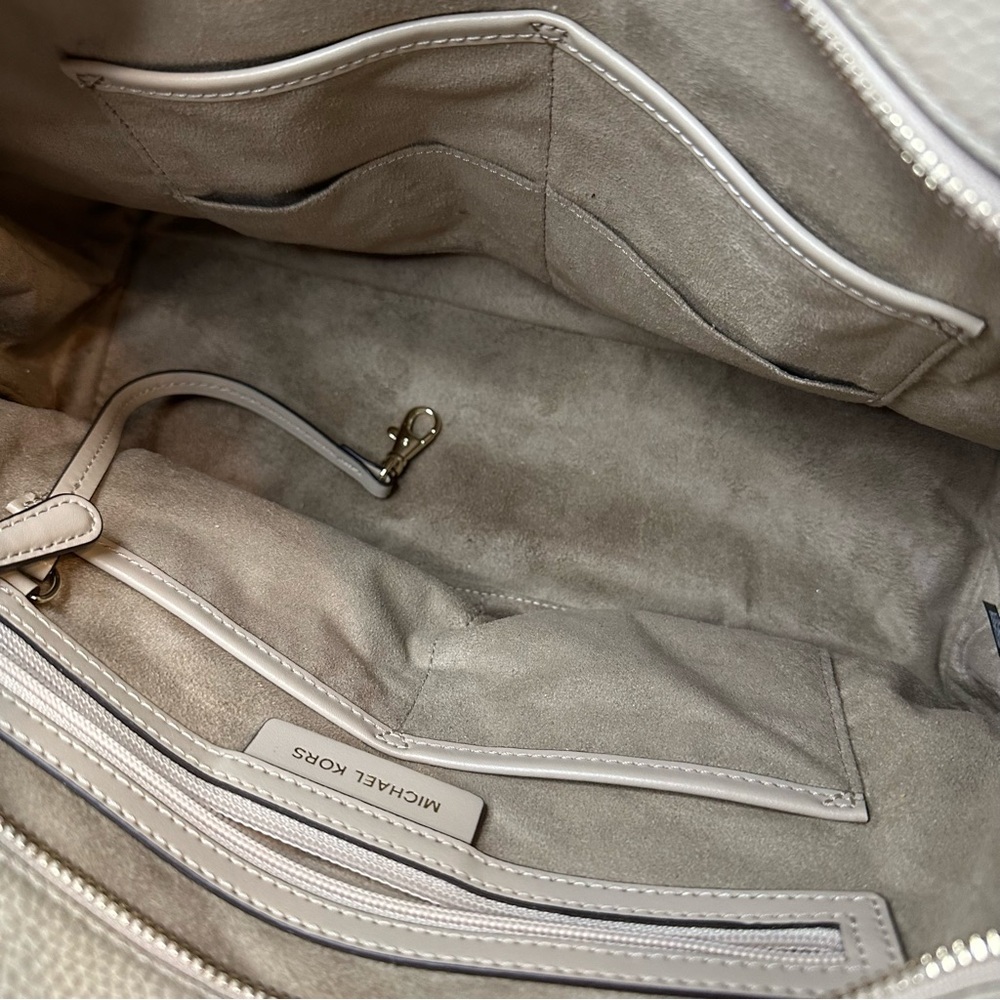 Michael Kors large Rollins pebbled leather satchel in the color oat - Picture 9 of 12